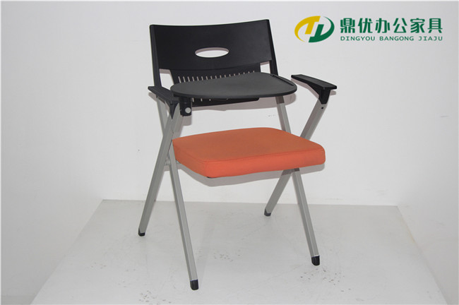選擇綠色環(huán)保的學(xué)生培訓(xùn)椅是選購第一要素 選擇綠色環(huán)保的學(xué)生培訓(xùn)椅是選購第一要素
